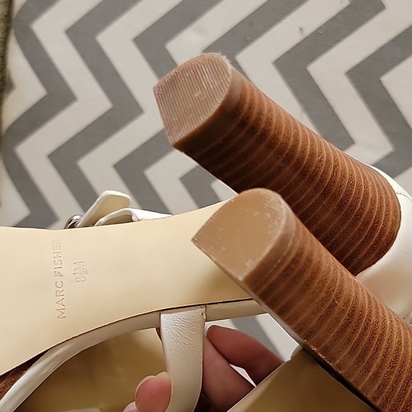 Marc Fisher cream heels size 8.5 peeptoe - Picture 8 of 8